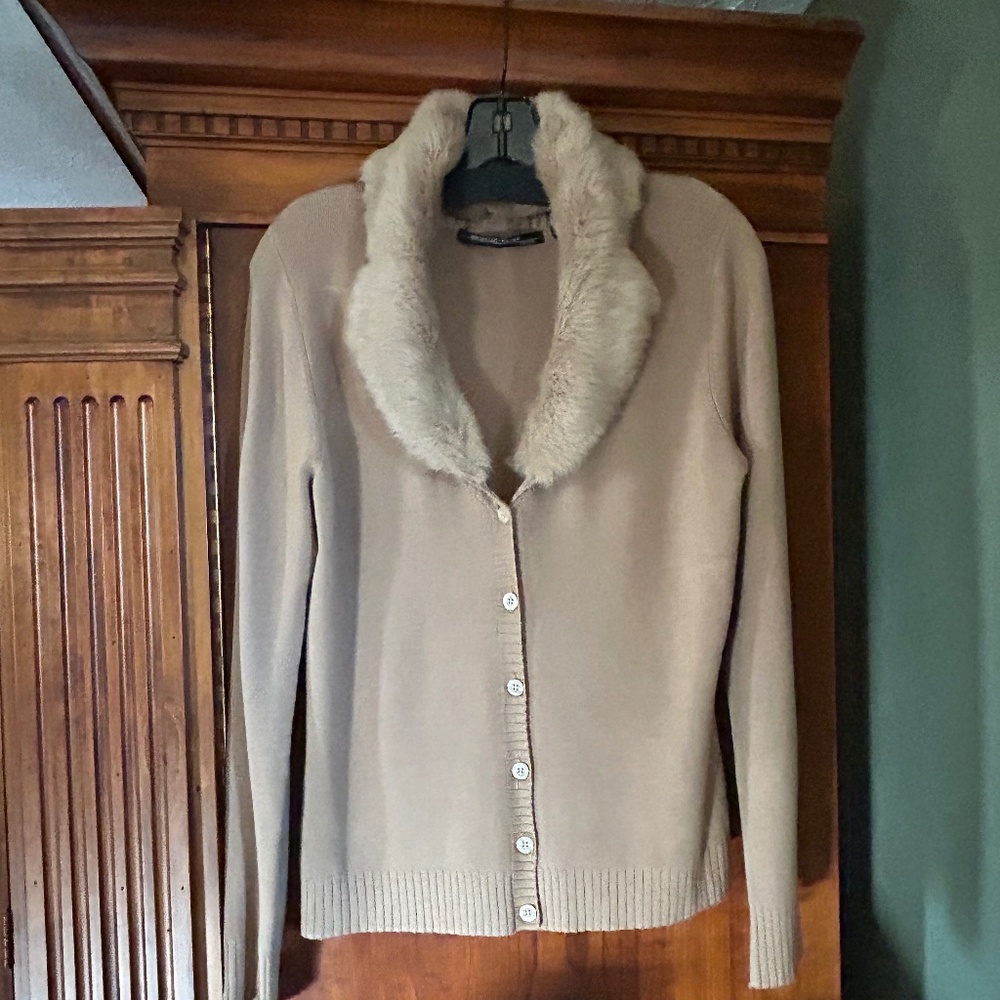 Michelle Nicole Knit Sweather, Camel Color with removable Fur Collar, Size PL